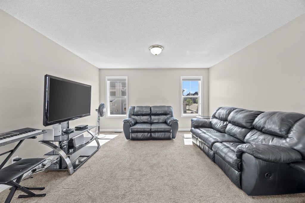 27 Mahogany Crescent Se, Calgary, AB - Indoor Photo Showing Living Room