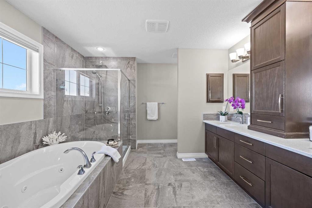 27 Mahogany Crescent Se, Calgary, AB - Indoor Photo Showing Bathroom