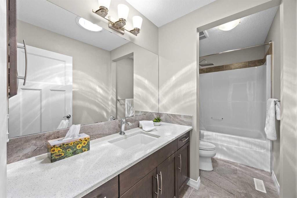27 Mahogany Crescent Se, Calgary, AB - Indoor Photo Showing Bathroom