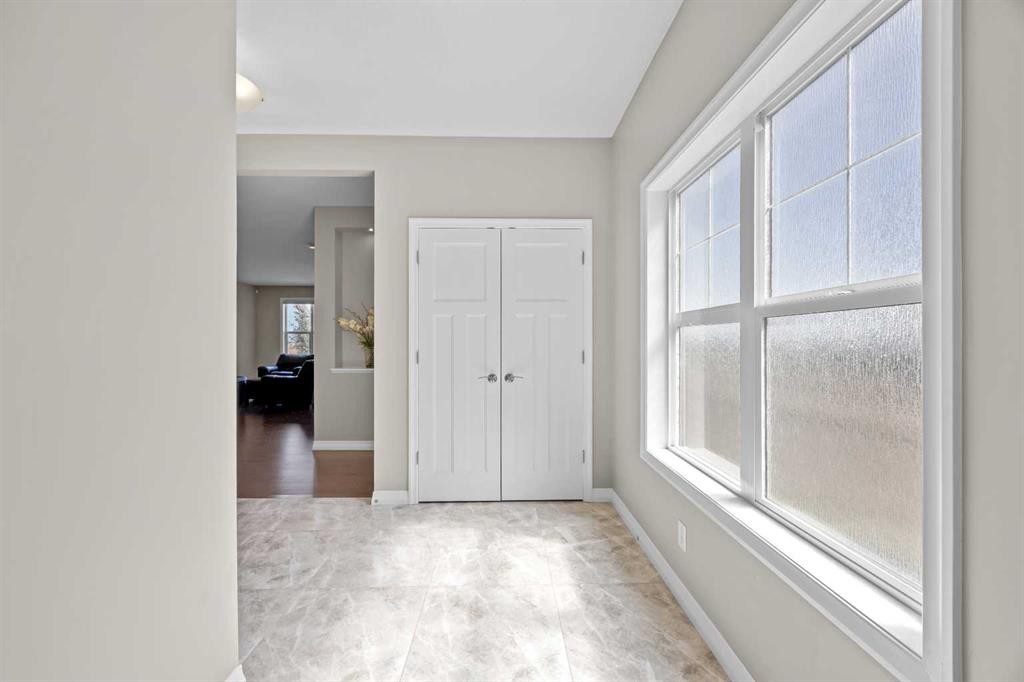27 Mahogany Crescent Se, Calgary, AB - Indoor Photo Showing Other Room
