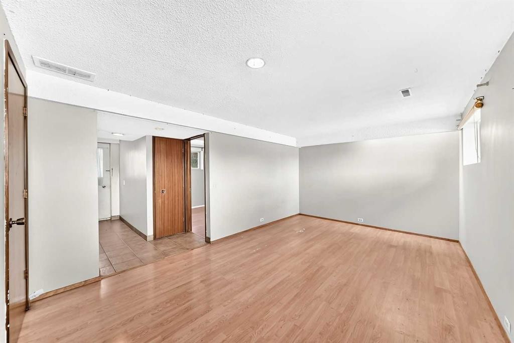 6839 Huntridge Hill Ne, Calgary, AB