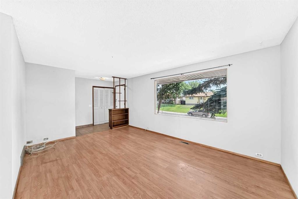 6839 Huntridge Hill Ne, Calgary, AB