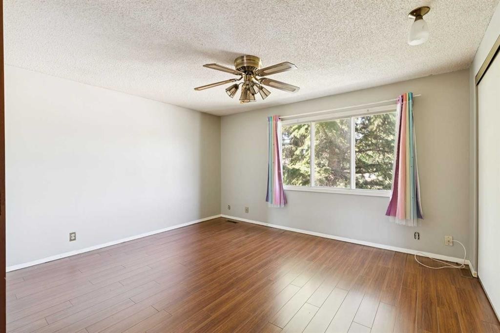 864 Queensland Drive Se, Calgary, AB