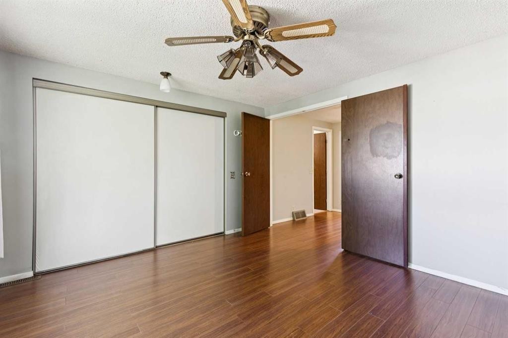 864 Queensland Drive Se, Calgary, AB