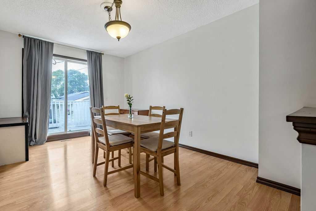311 Penbrooke Crescent Se, Calgary, AB - Indoor Photo Showing Dining Room