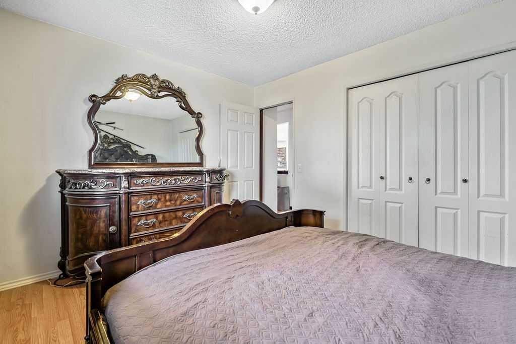 311 Penbrooke Crescent Se, Calgary, AB - Indoor Photo Showing Bedroom