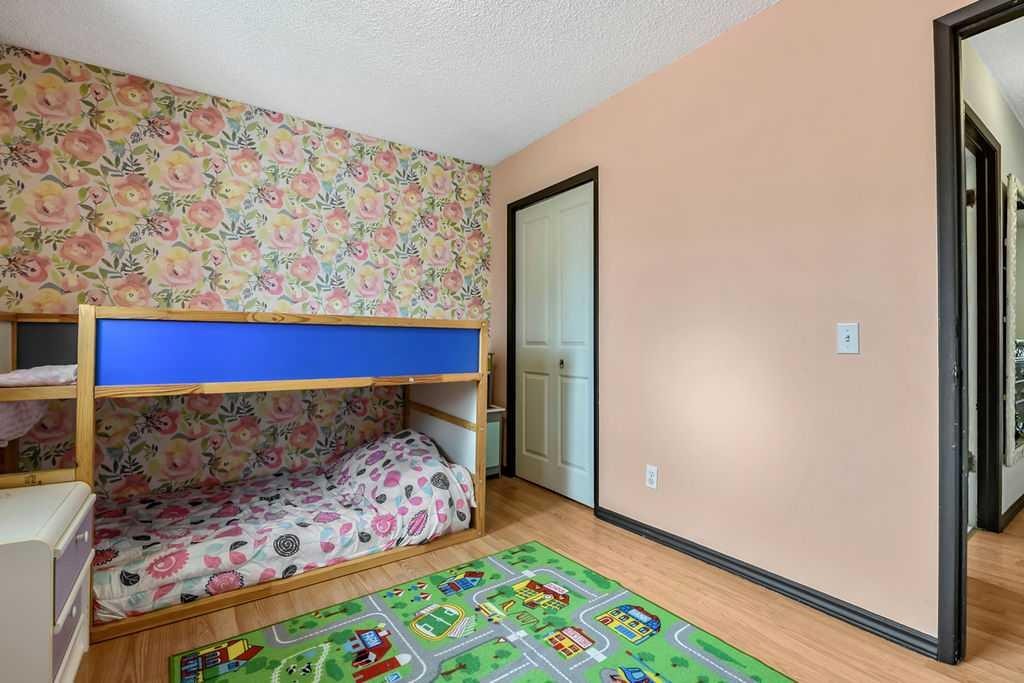 311 Penbrooke Crescent Se, Calgary, AB - Indoor Photo Showing Bedroom