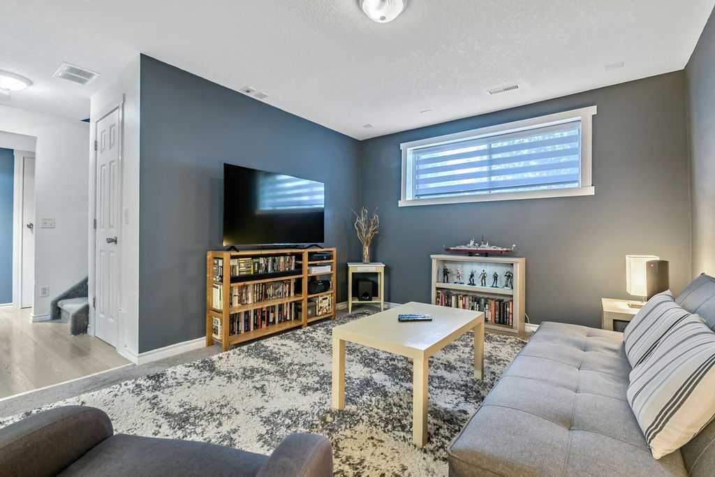 311 Penbrooke Crescent Se, Calgary, AB - Indoor Photo Showing Other Room