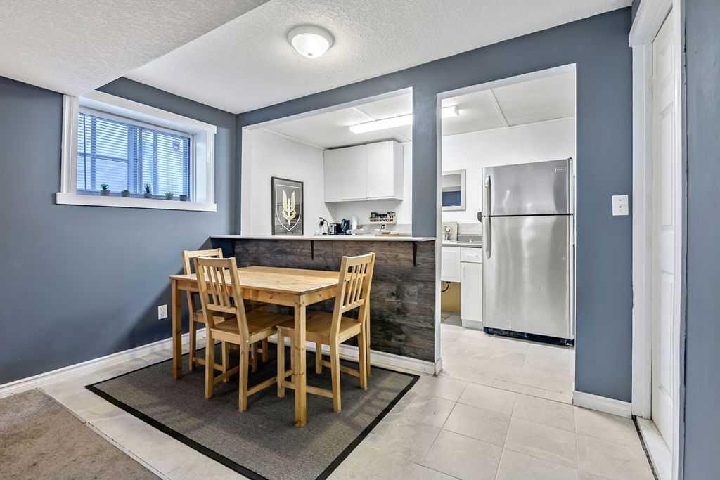 311 Penbrooke Crescent Se, Calgary, AB - Indoor