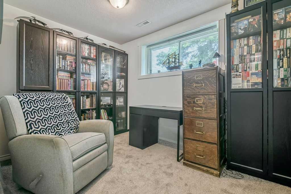 311 Penbrooke Crescent Se, Calgary, AB - Indoor