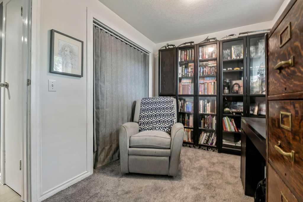 311 Penbrooke Crescent Se, Calgary, AB - Indoor Photo Showing Other Room