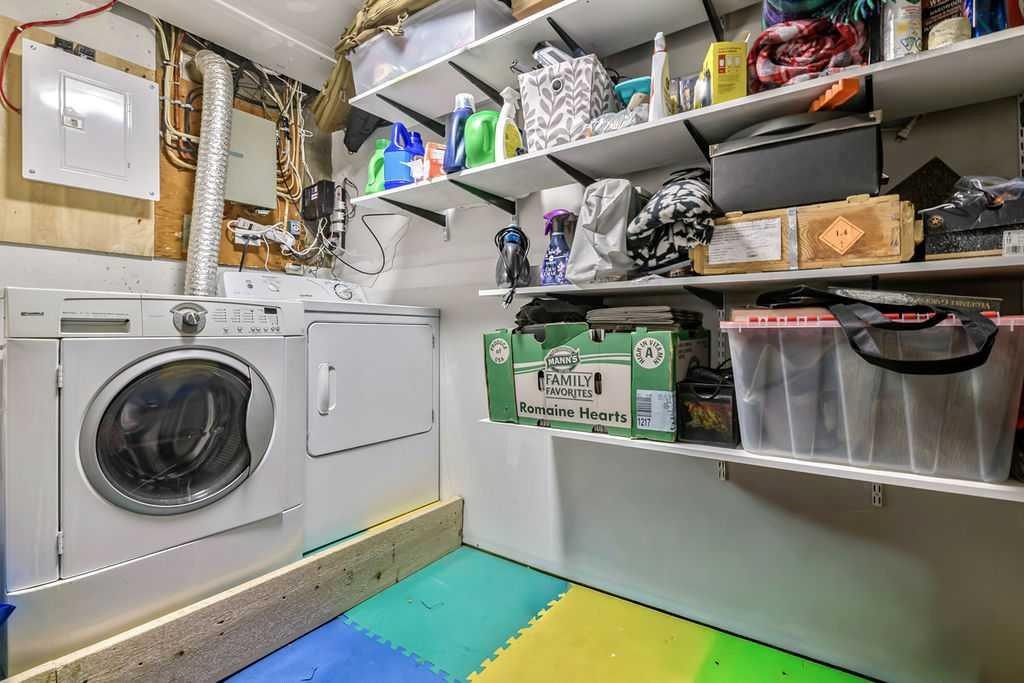 311 Penbrooke Crescent Se, Calgary, AB - Indoor Photo Showing Laundry Room