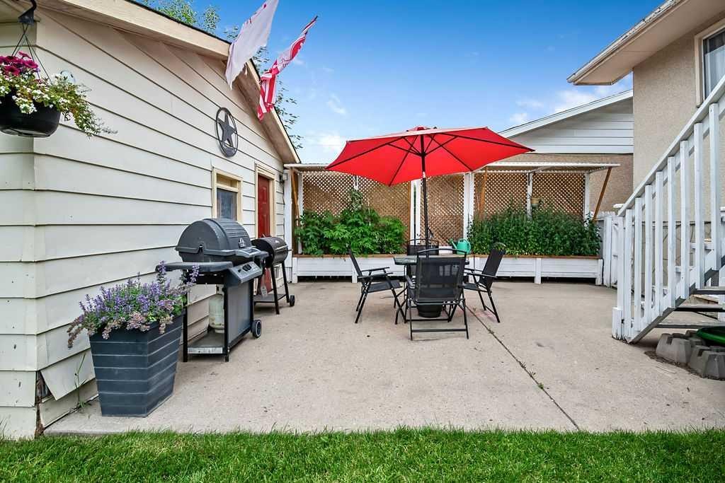 311 Penbrooke Crescent Se, Calgary, AB - Outdoor With Exterior