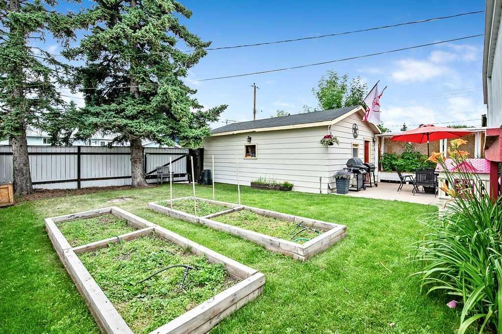 311 Penbrooke Crescent Se, Calgary, AB - Outdoor