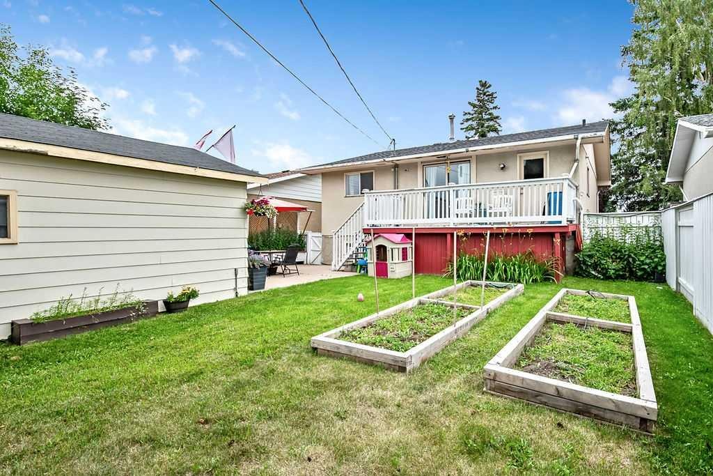 311 Penbrooke Crescent Se, Calgary, AB - Outdoor With Deck Patio Veranda