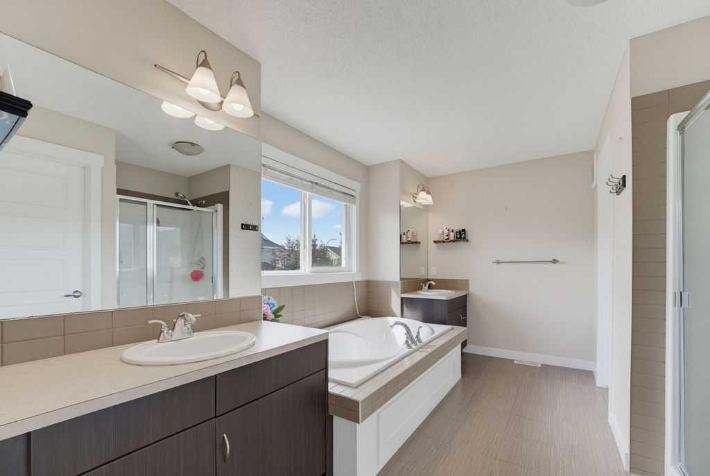 145 Sunset Manor, Cochrane, AB - Indoor Photo Showing Bathroom