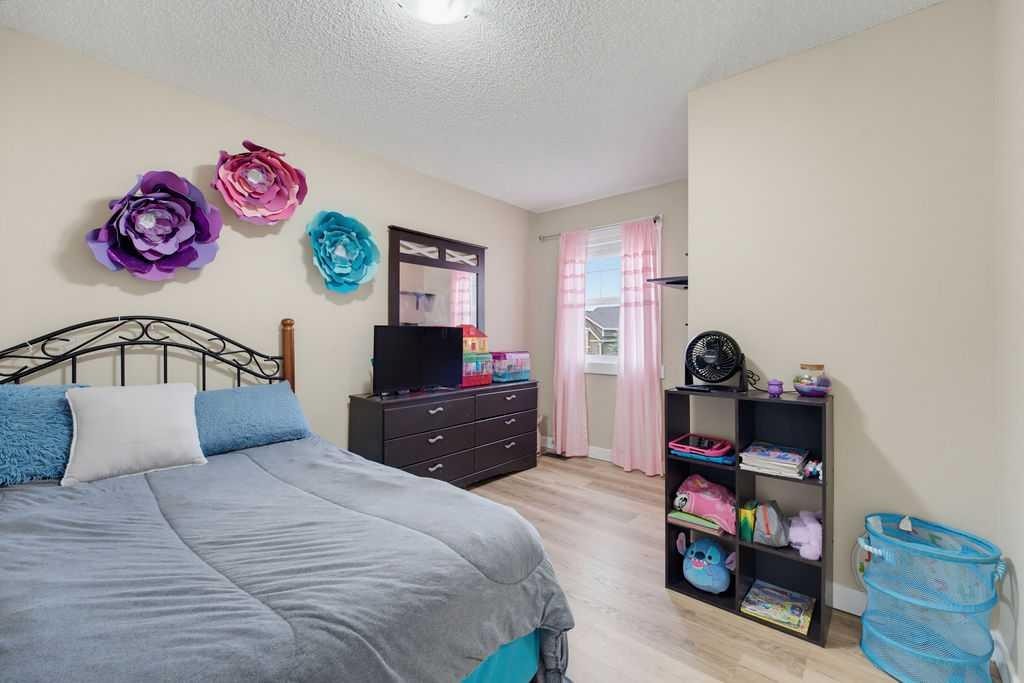145 Sunset Manor, Cochrane, AB - Indoor Photo Showing Bedroom