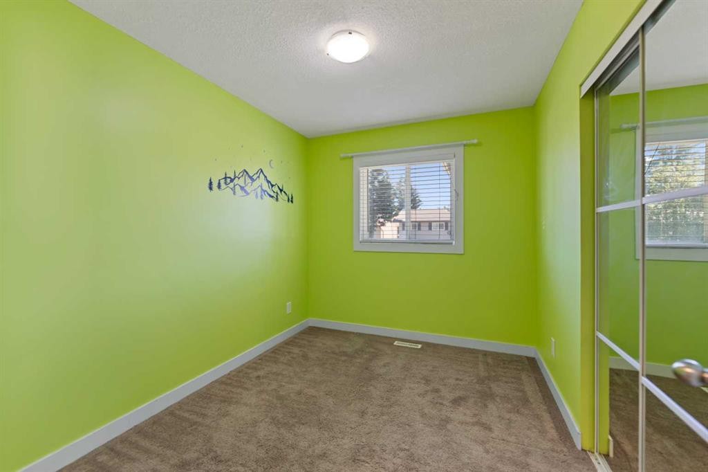 136 Maitland Drive Ne, Calgary, AB - Indoor Photo Showing Other Room