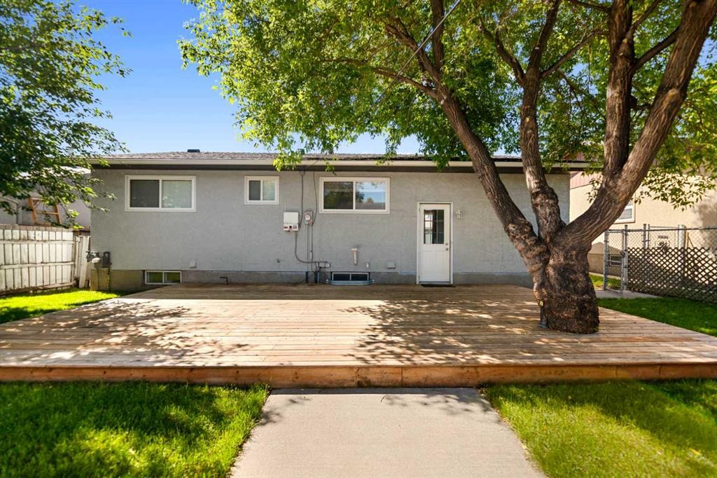 136 Maitland Drive Ne, Calgary, AB - Outdoor