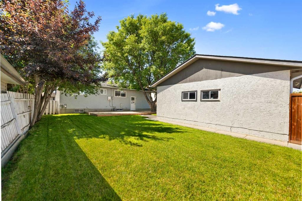 136 Maitland Drive Ne, Calgary, AB - Outdoor
