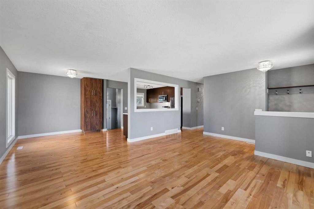 136 Maitland Drive Ne, Calgary, AB - Indoor