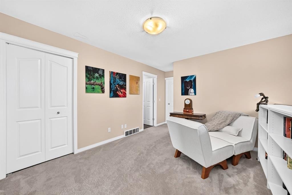 43 Rockmont Court Nw, Calgary, AB