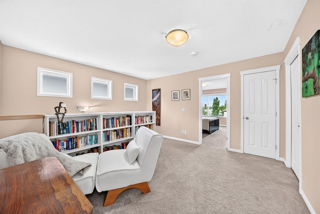 43 Rockmont Court Nw, Calgary, AB