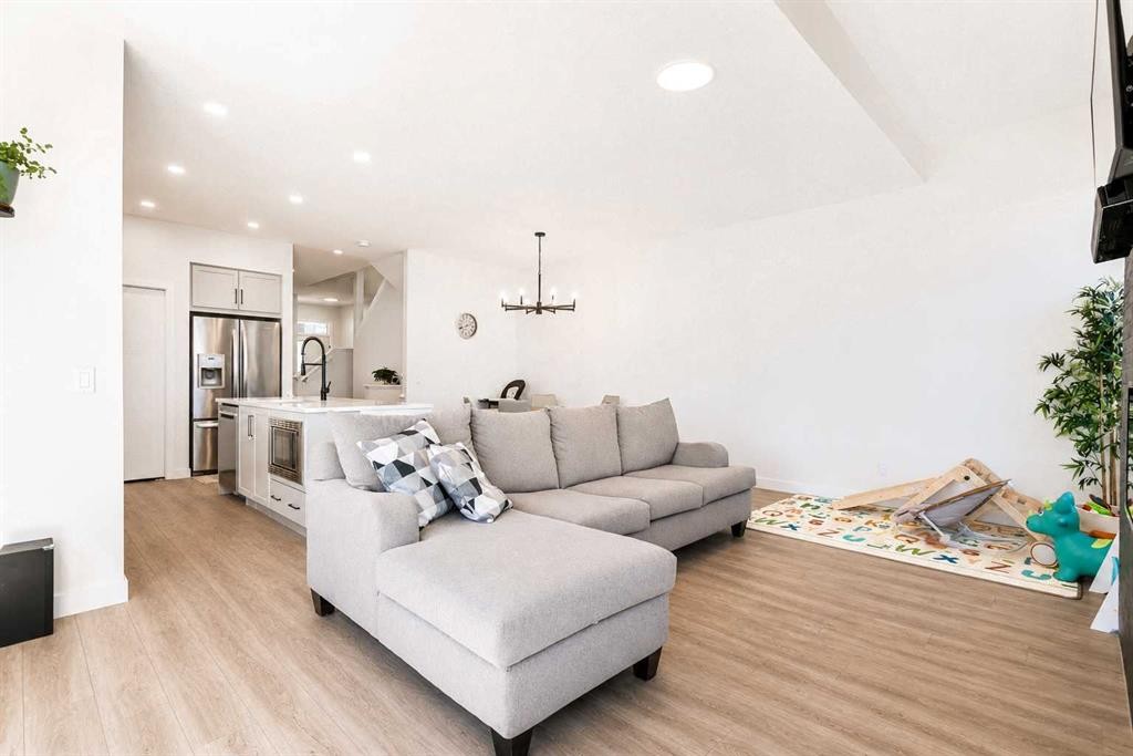 267 Belmont Heath Sw, Calgary, AB - Indoor Photo Showing Living Room