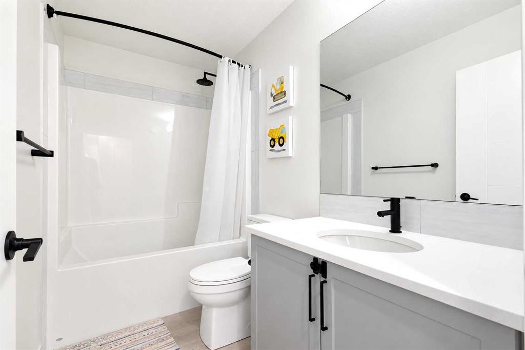 267 Belmont Heath Sw, Calgary, AB - Indoor Photo Showing Bathroom
