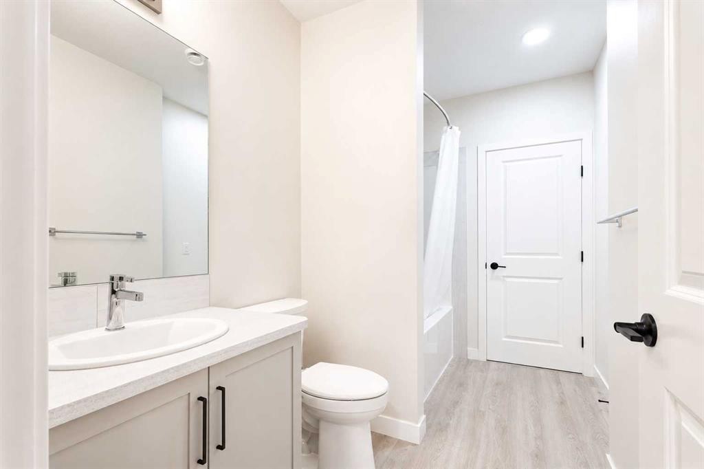267 Belmont Heath Sw, Calgary, AB - Indoor Photo Showing Bathroom