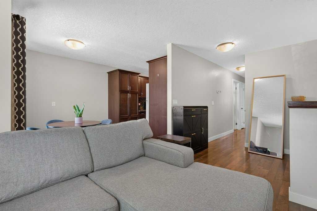 20 Mckinley Road Se, Calgary, AB - Indoor