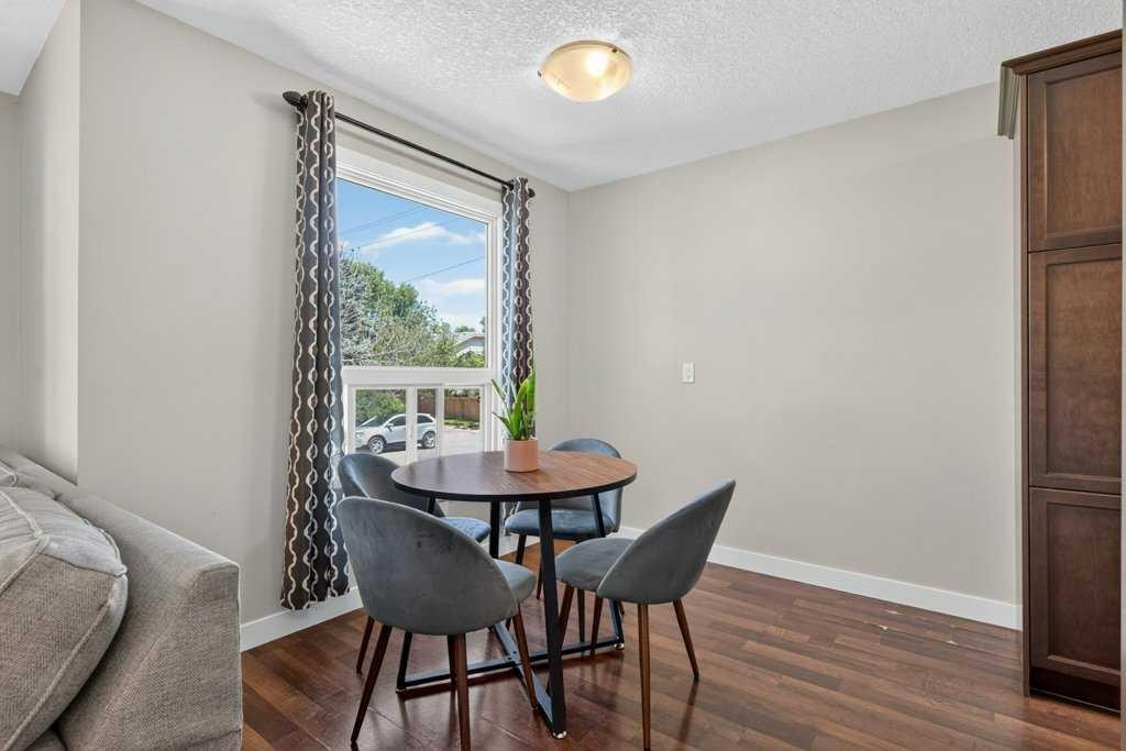 20 Mckinley Road Se, Calgary, AB - Indoor Photo Showing Dining Room