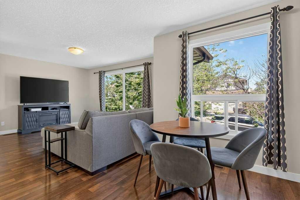 20 Mckinley Road Se, Calgary, AB - Indoor Photo Showing Other Room