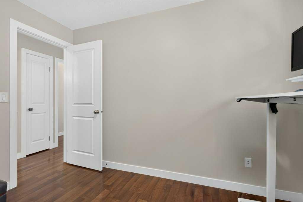 20 Mckinley Road Se, Calgary, AB - Indoor Photo Showing Other Room