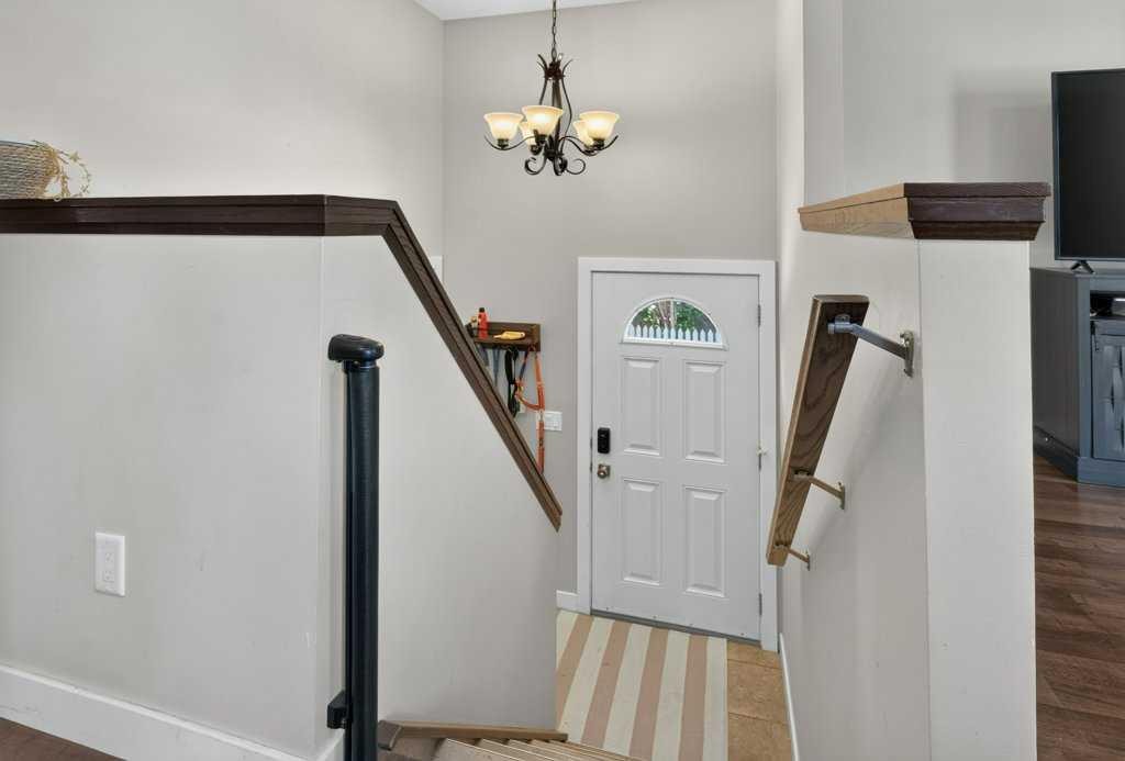 20 Mckinley Road Se, Calgary, AB - Indoor Photo Showing Other Room