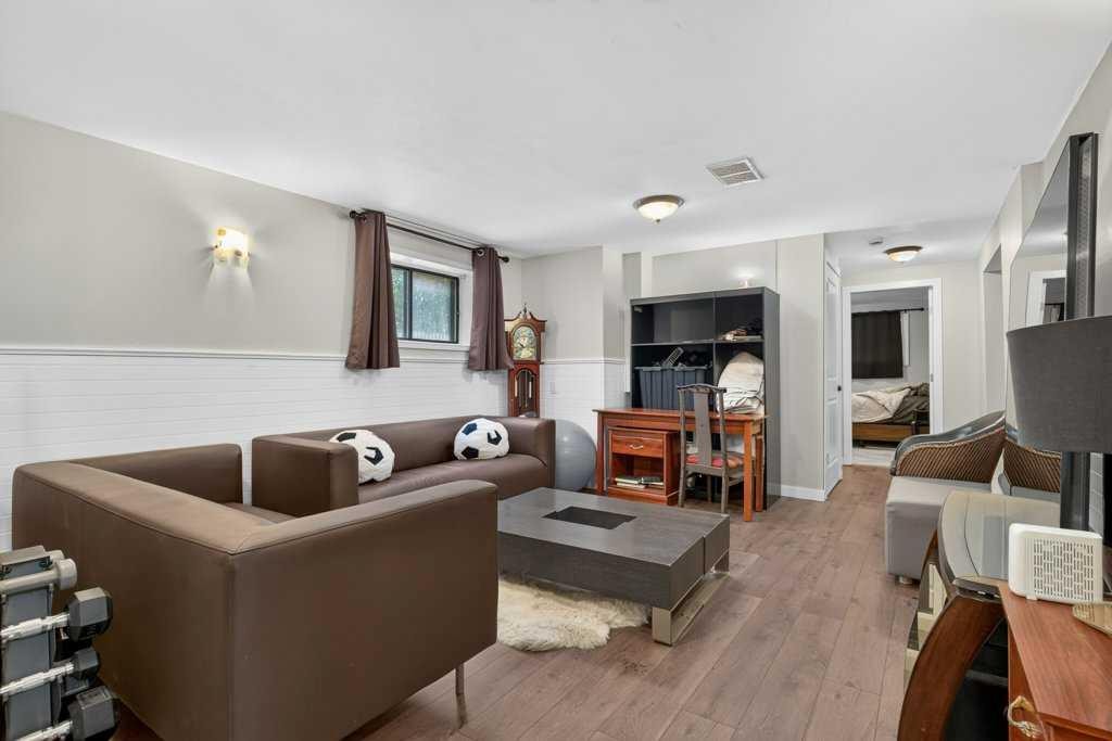 20 Mckinley Road Se, Calgary, AB - Indoor Photo Showing Other Room
