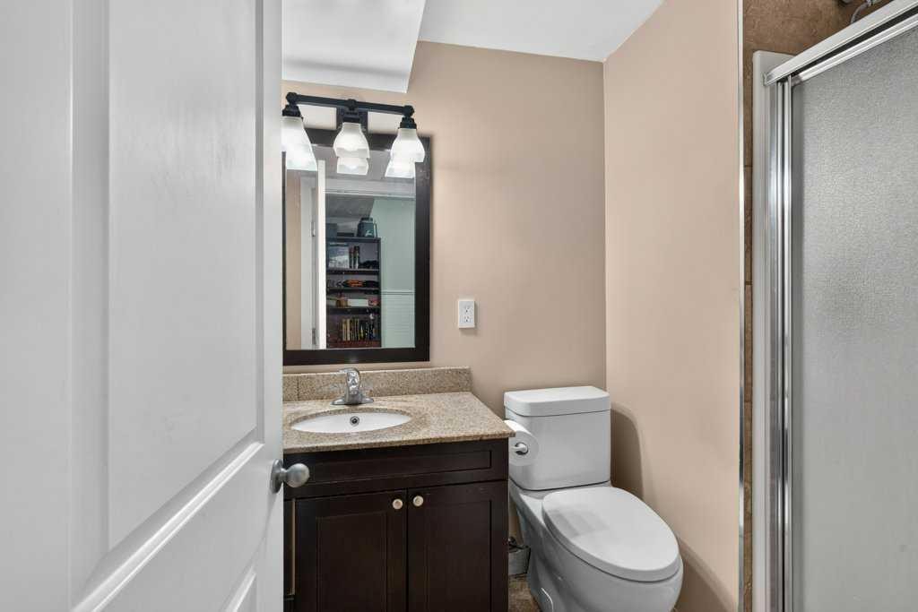 20 Mckinley Road Se, Calgary, AB - Indoor Photo Showing Bathroom