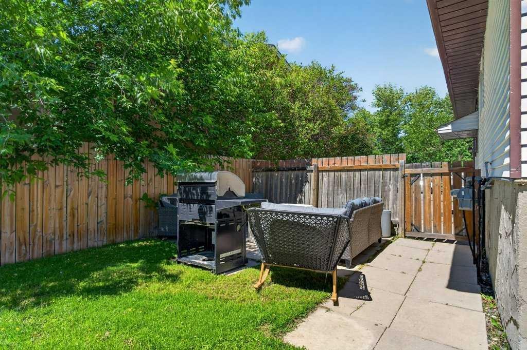 20 Mckinley Road Se, Calgary, AB - Outdoor