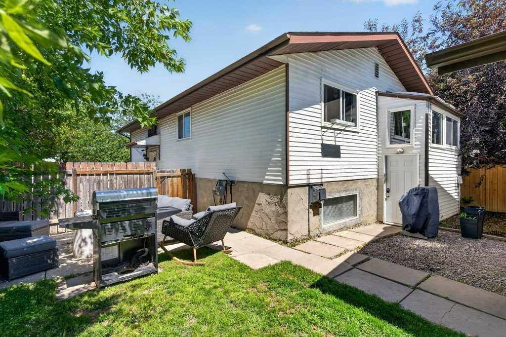 20 Mckinley Road Se, Calgary, AB - Outdoor With Exterior
