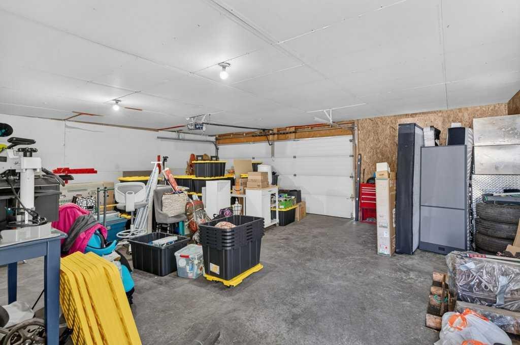 20 Mckinley Road Se, Calgary, AB - Indoor Photo Showing Garage