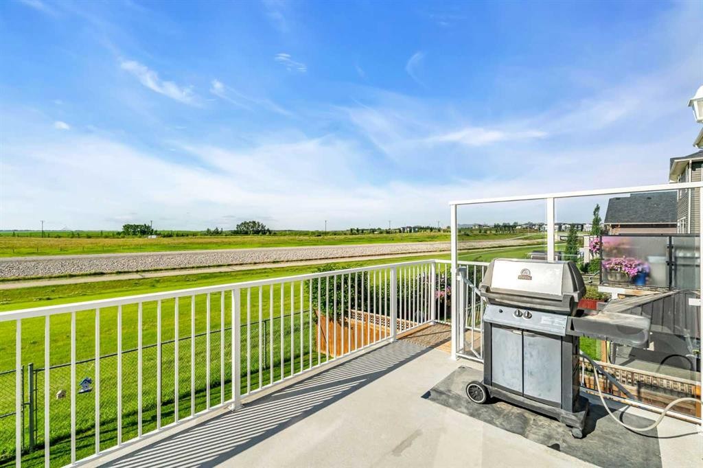 284 Rainbow Falls Way, Chestermere, AB