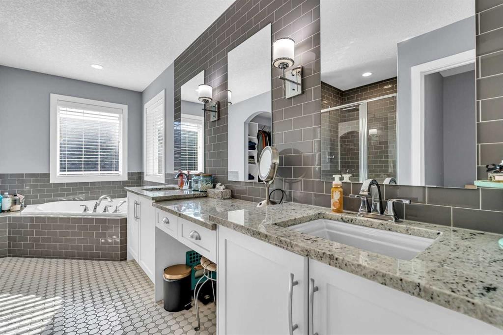 284 Rainbow Falls Way, Chestermere, AB