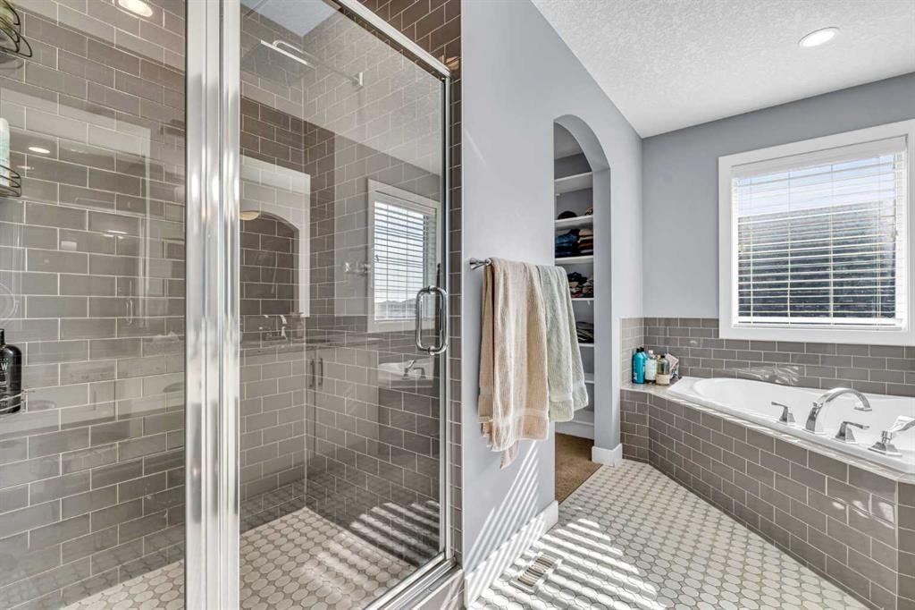 284 Rainbow Falls Way, Chestermere, AB