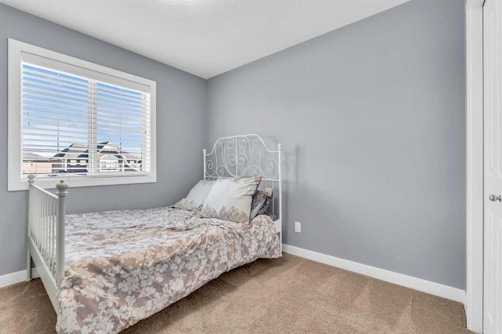 284 Rainbow Falls Way, Chestermere, AB