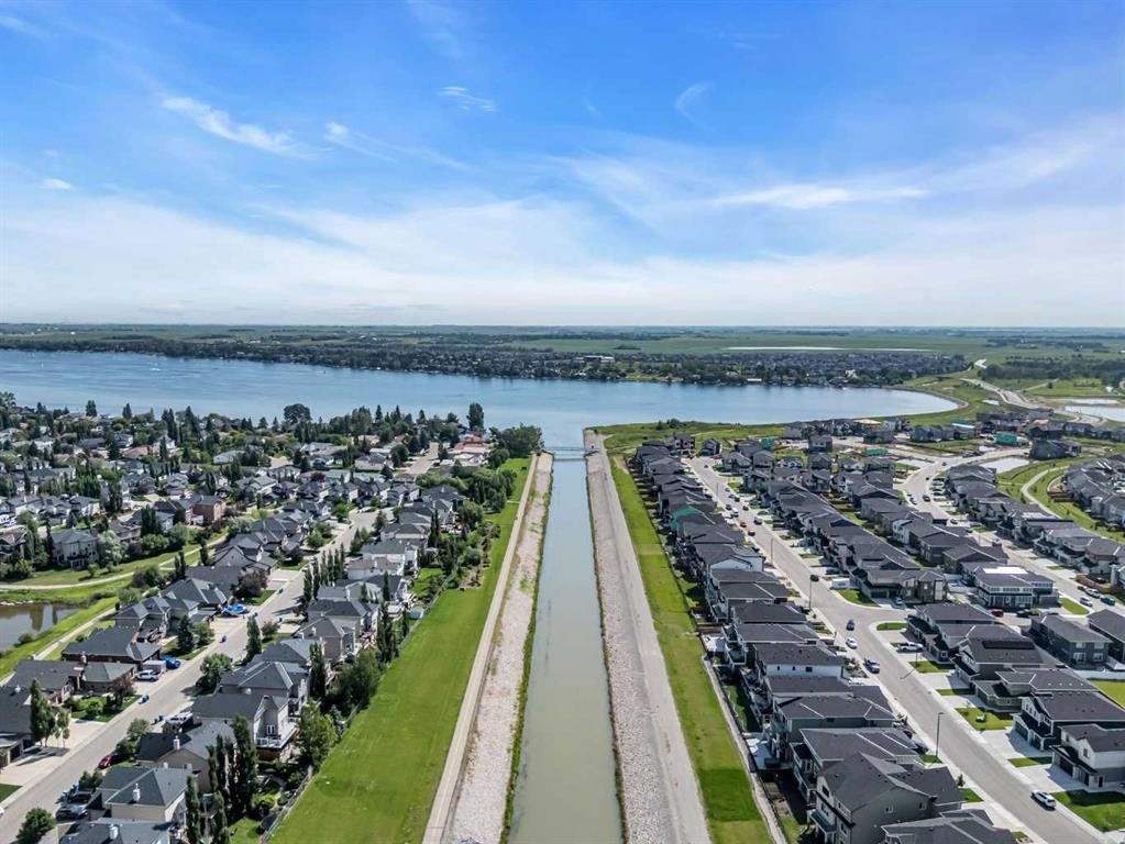 284 Rainbow Falls Way, Chestermere, AB