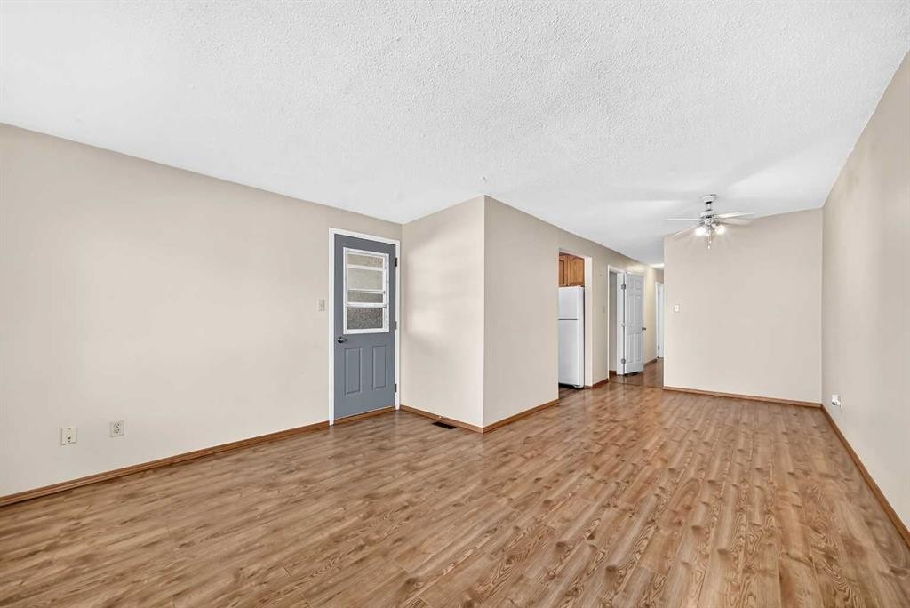 5113 17 Avenue Nw, Calgary, AB - Indoor Photo Showing Other Room