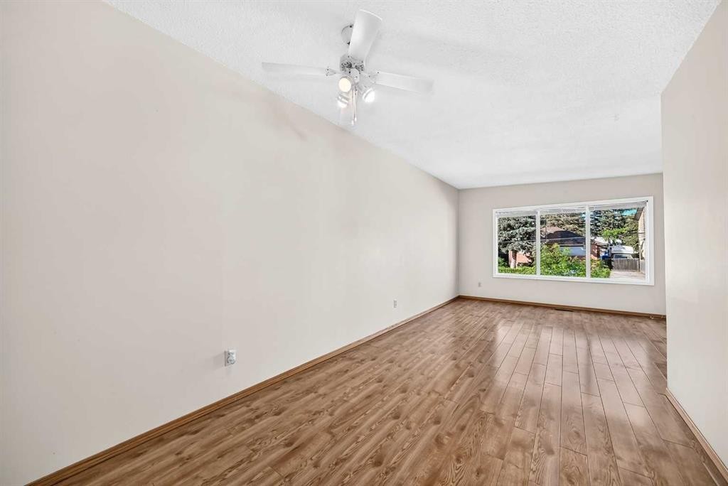 5113 17 Avenue Nw, Calgary, AB - Indoor Photo Showing Other Room