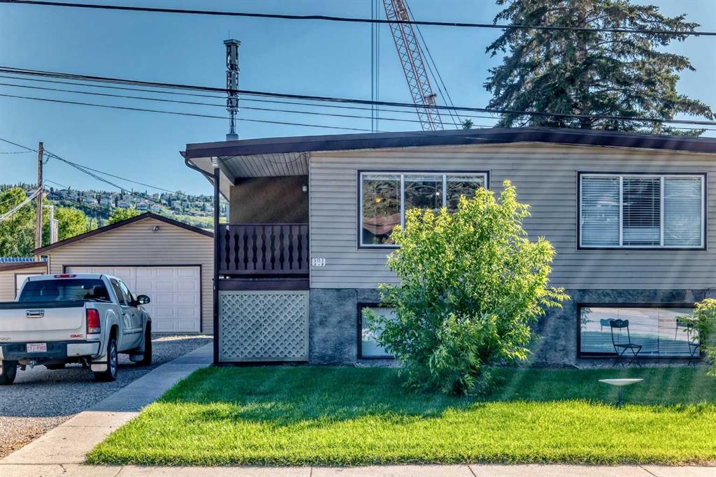 5113 17 Avenue Nw, Calgary, AB - Outdoor