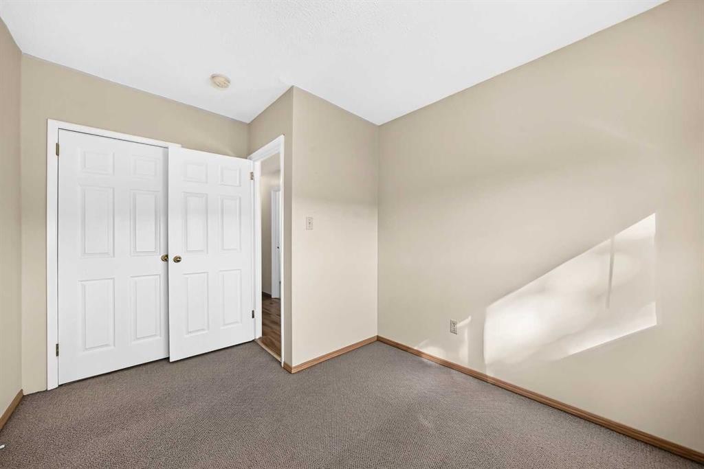 5113 17 Avenue Nw, Calgary, AB - Indoor Photo Showing Other Room