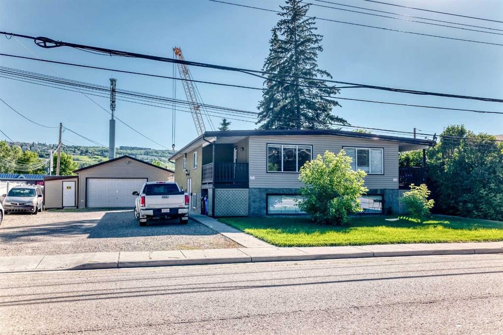 5113 17 Avenue Nw, Calgary, AB - Outdoor